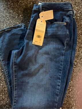 Levi's women’s Sculpt Dark Blue Stretch Jeans